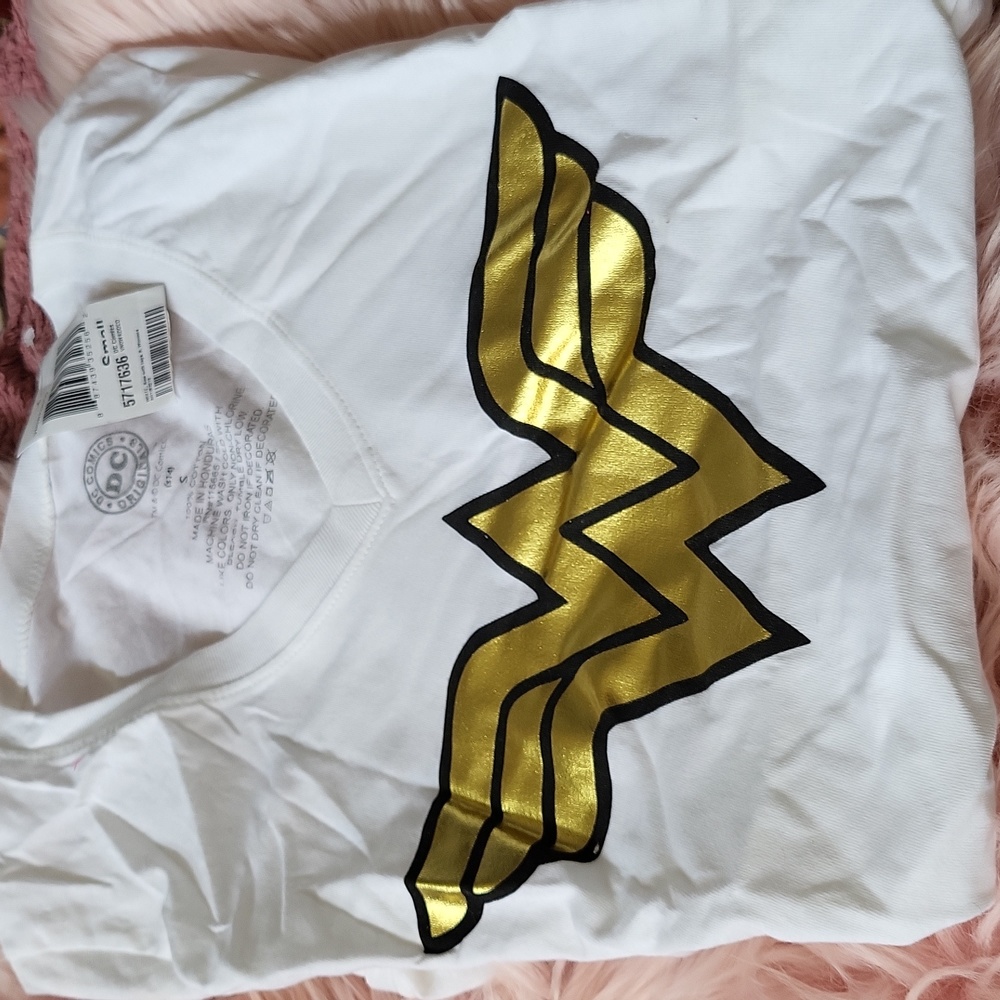 Brand New D.C. COMICS Ladies T-Shirt-S